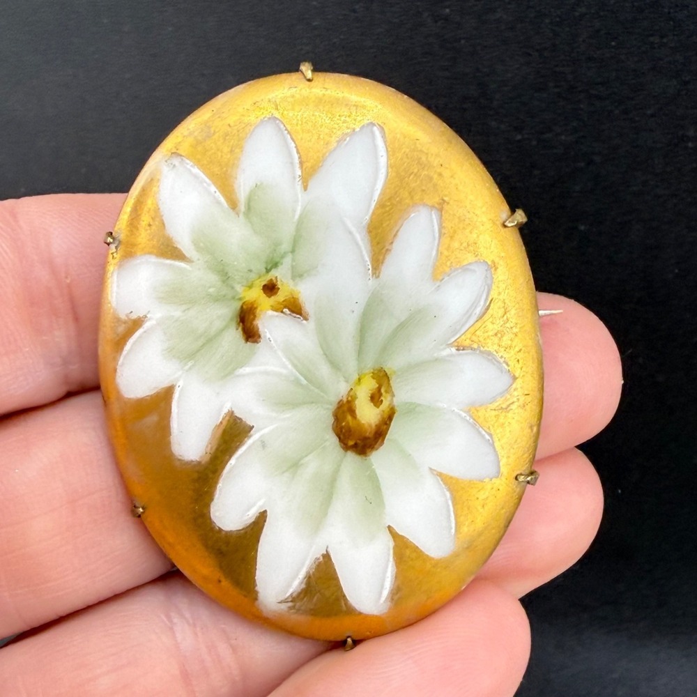 Vintage Hand Painted Porcelain Brooch‎ Gold Tone flower